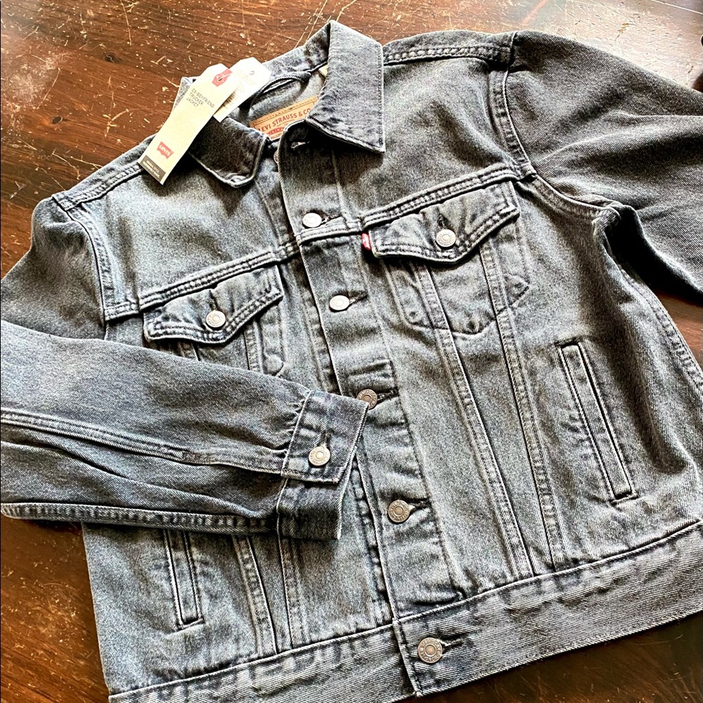 Levi’s Grey EX-BOYFRIEND TRUCKER JACKET NWT